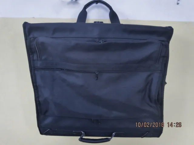 Tumi Alpha: Classic Garment Bag 22134 . Black. 18" x 23.5" x 5.5" .