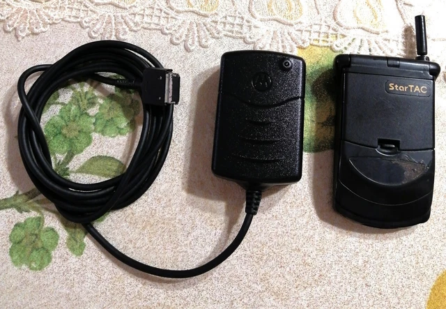 Telefono Cellulare Vintage Motorala Startac MG2-4D11 + Caricabatteria