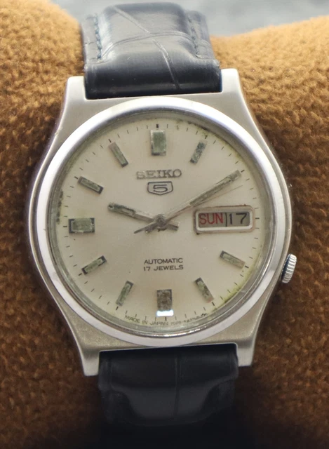 Vintage Seiko 5 Automatic 7009 17J D/D Recently Service Good Condition Men Watch
