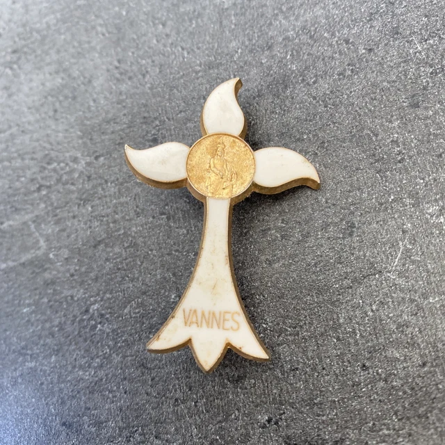 Insigne Badge Croix Pèlerinage National ND De Salut 1972 - RG1117
