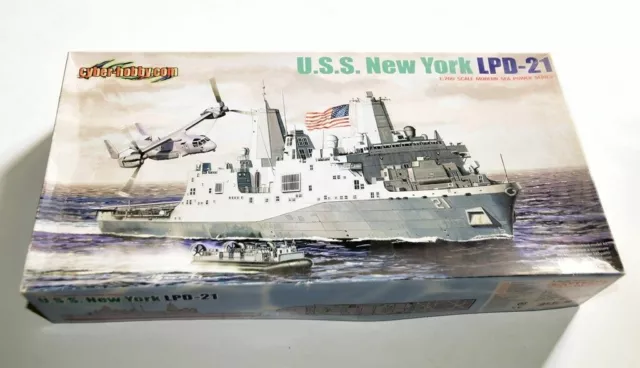 Dragon 7110 scala 1/700 USS New York LPD-21 kit modello 2019