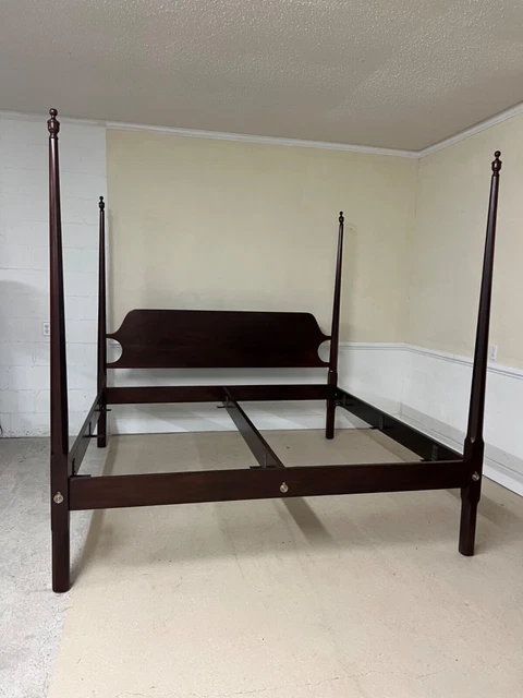 Craftique Bed King Pencil Post Mahogany
