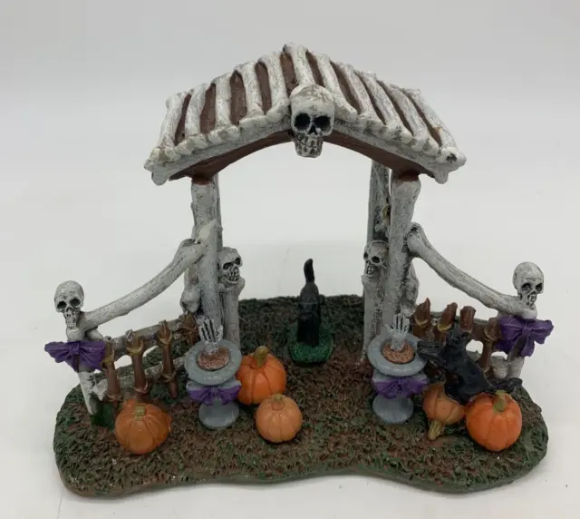 Lemax Spooky Town Skeletons & Bones Archway Halloween Village