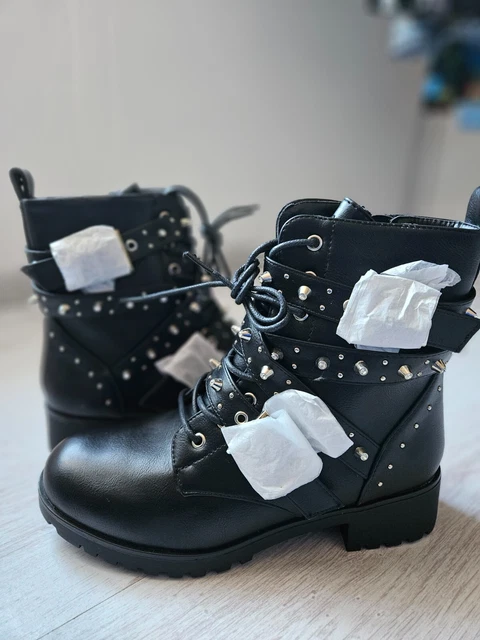Bottines cloutées noires pointure 37 neuves