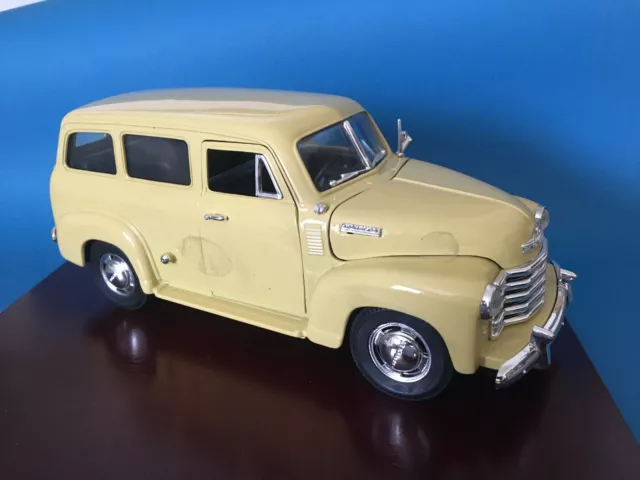 Chevrolet Kombi 1/18  in BEIGE