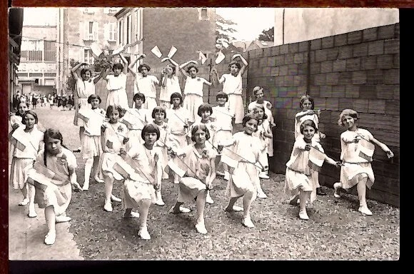 A IDENTIFIER - Souvenir de la Fête de Gymnastique 1931 ( Jeunes Filles )