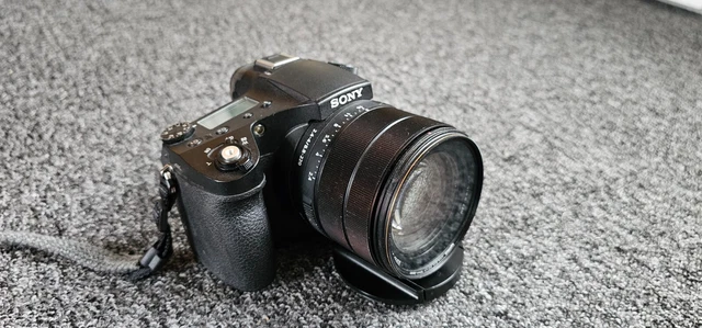 Sony Cyber-shot DSC-RX10 IV M4 Digital Camera. 128GB SD. Hood.  No Reserve