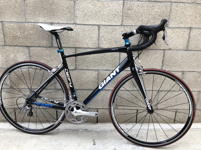 GIANT ALUXX SL 6000 Series DEFY ROAD BIKE 20 Speed size. M/L