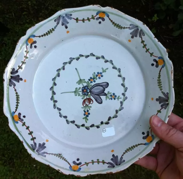 Belle assiette faience XVIIIeme Nevers décor Fleurs