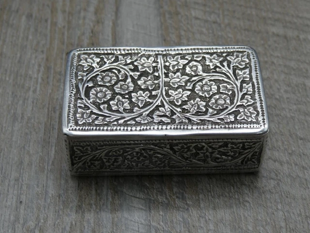 Beautiful 19th Century Indian Repousse Solid 925 Silver Trinket or Snuff Box 47g