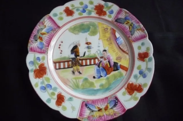 Ancienne Assiette En Porcelaine Decor Central De 2 Chinois Bayeux ?