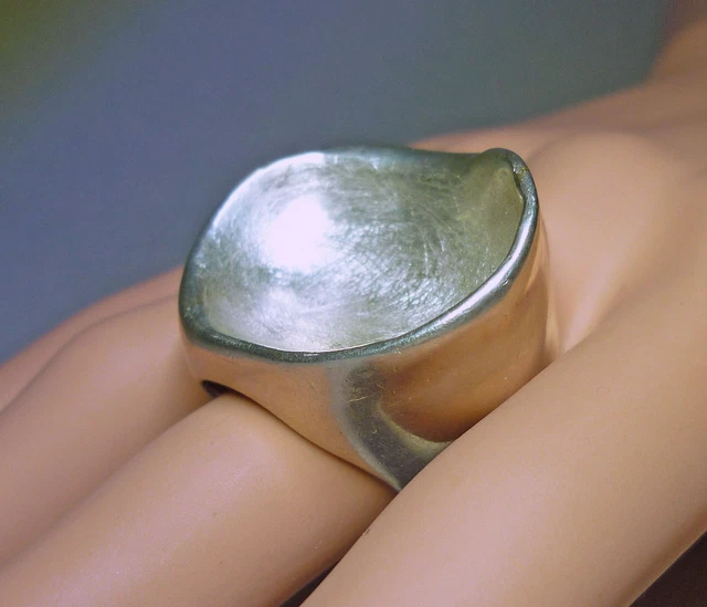 Bague Moderniste Argent Poinçonnée - Taille 50, Design Artistique, Patinée, Occasion Très Bon état