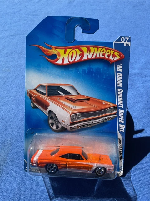 Hot Wheels '69 Dodge Coronet Super Bee 1:64 Die-Cast Car - Muscle Mania Series (Blue) - View #3