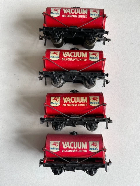 HORNBY DUBLO OO GAUGE - 4 x 32083 D1 TANK WAGON MOBIL VACUUM - 3 RAIL