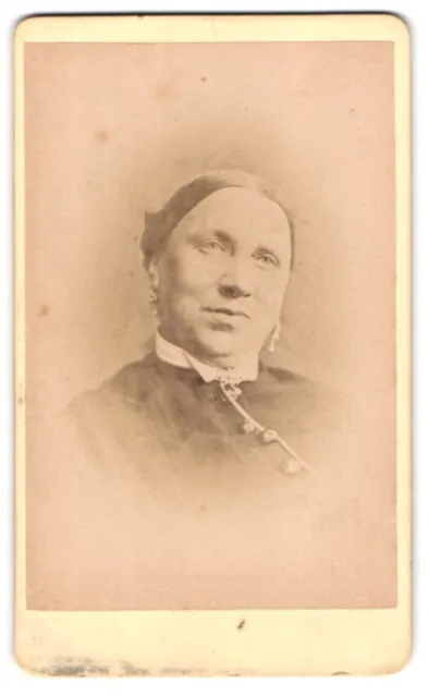 Fotografie Otto Reitmayer, München, Portrait Dame mit zusammengebundenem Haar