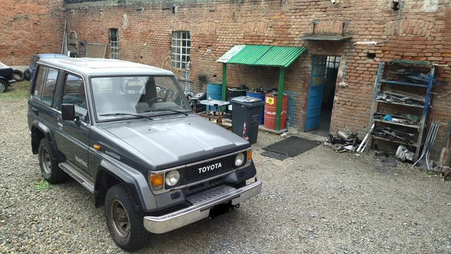 Toyota land-cruiser