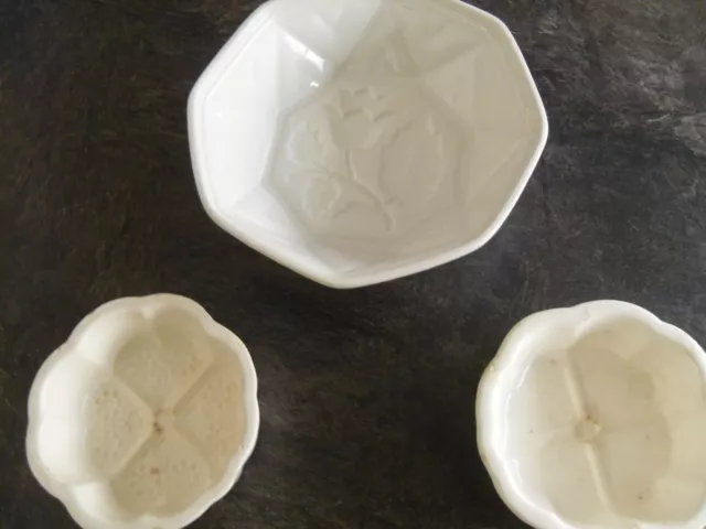 uralte Puddingform mit 2 kleineren Schalen (Keramik?)