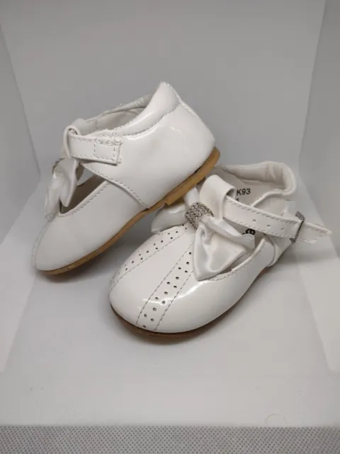 Baby Girls White Patent Occasion Shoes. Size 6 Infant Shoes. Worn Once.