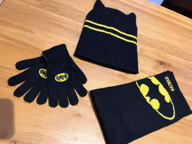 batman scarf, hat, gloves - 4-6yrs