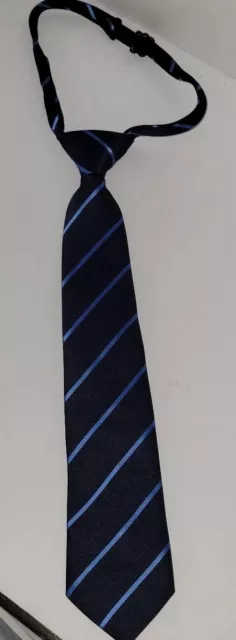 THE CHILDRENS PLACE navy Blue striped Pre-tied Adjustable Necktie. Boys 4 - 7