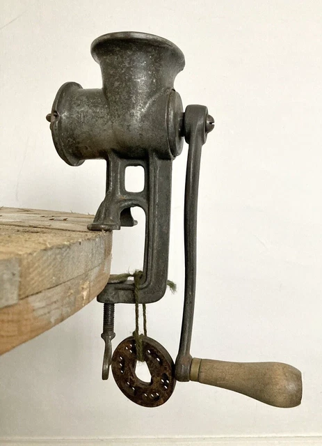Vintage/Retro Farmhouse Spongs Meat Mincer No.5 Meat Grinder Tabletop w/ Handle