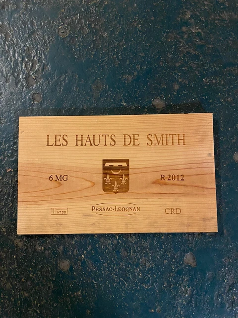Estampe / Façade d'une caisse de vin en bois du Chateau Haut-Bailly