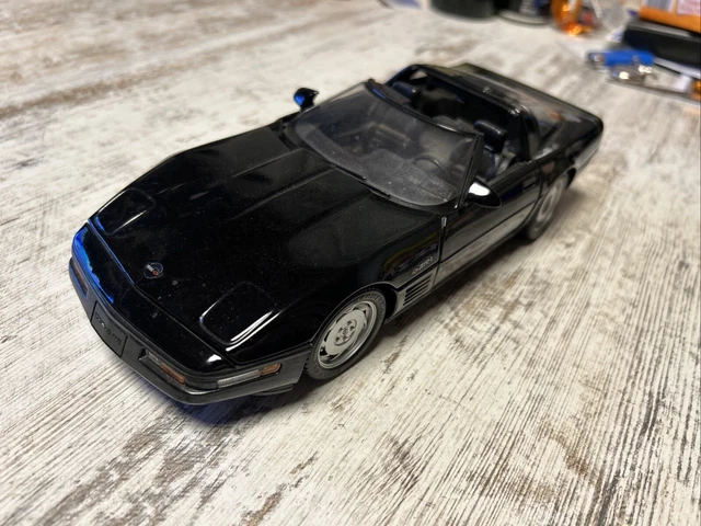 CHEVROLET CORVETTE ZR-1 de 1992 blanche 1/18 MAISTO voiture miniature