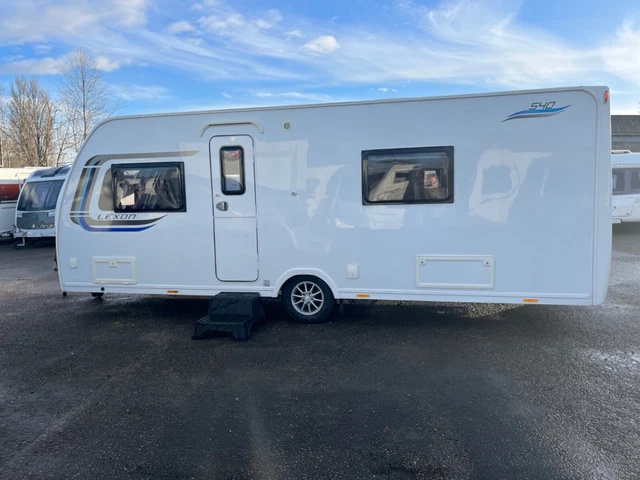 4 Berth Lunar Lexon 540 Fixed Bed 2015 With 3 Mts Warranty&Starter Pack