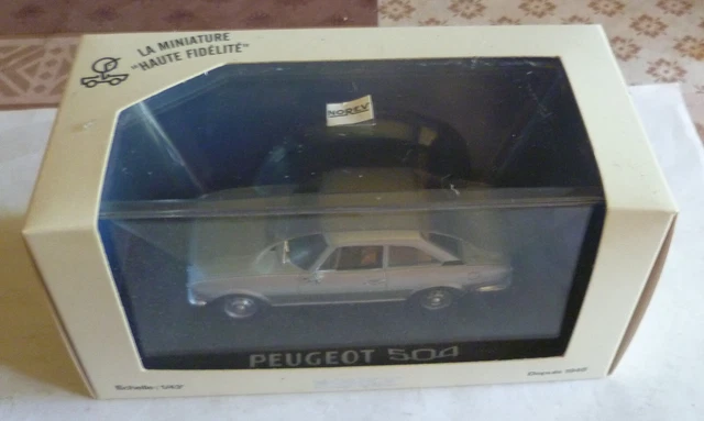 Miniature Norev 1/43 - Peugeot 504 - N°160 - Intérieur Rouge - Bon état Collection