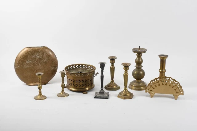 J28C41 - Colección Varia metal, entre otros jarrón, candelabro