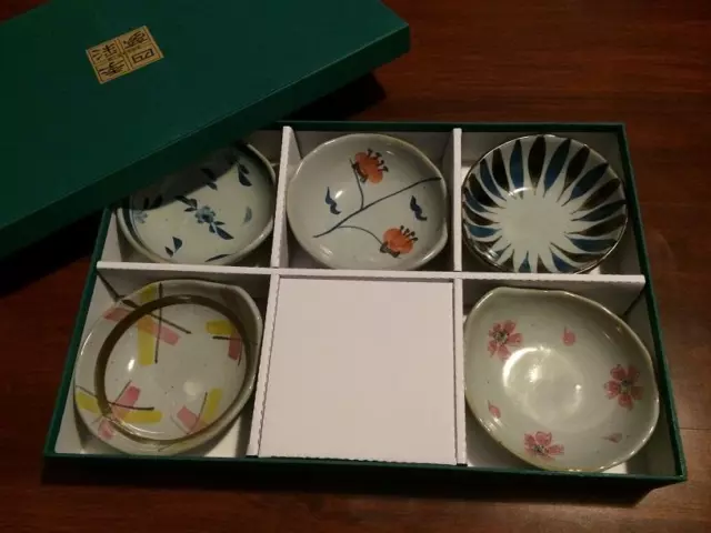New Box Set Of 5 Traditional Japanese Porcelain / Ceramic Handed Bowls