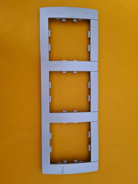 Hager WK493 - KALLYSTA - Plaque Triple Horizontale TITANE - A l'unité