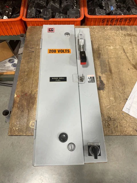 Cutler-Hammer Enclosed Control Combo Reversing Motor Starter (ECN1811EHB)