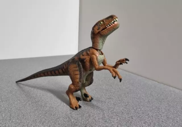 Kenner Jurassic Park III 1993 Velociraptor Figure