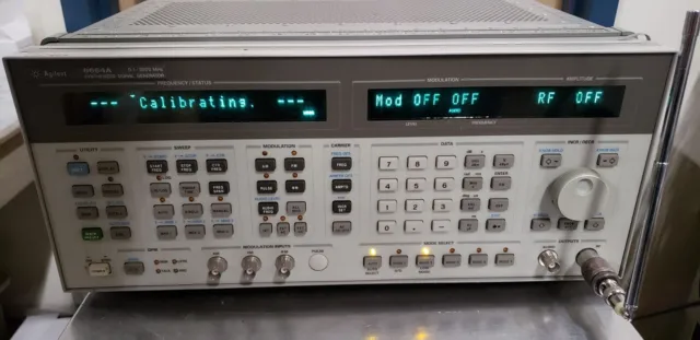HP/Agilent 8664A Synthesized Signal Generator 0.1-3000 MHz ( Options 010 , 004 )