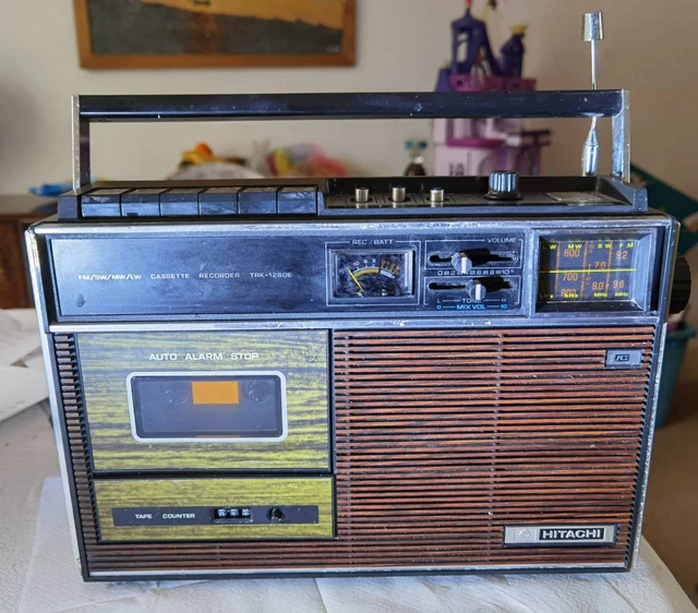 Thomson RT850BT – Radio-réveil & Enceinte Bluetooth Vintage 30W avec Radio FM et Double Alarme