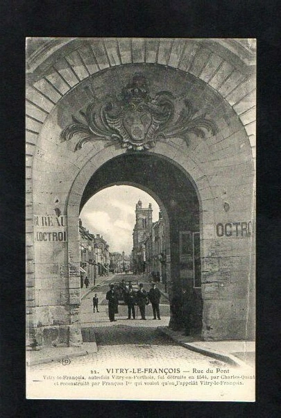CPA Vitry-le-François - Rue Du Bridge