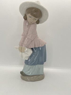 Nao By Lladro Daisa 1981 Made in Spain Girl in a Hat Figurine Glossy