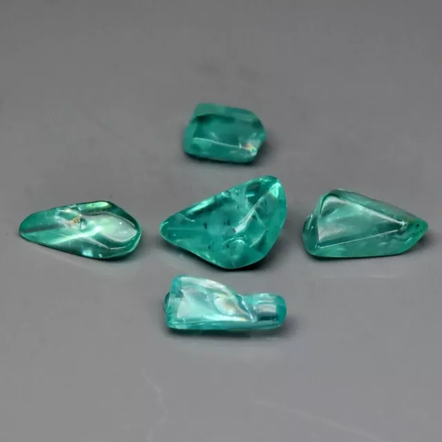 ★★   RARE !! 5 APATITES BLEUES BRUTES D'AFRIQUE : 5,19 CARATS ★★ p367.135T