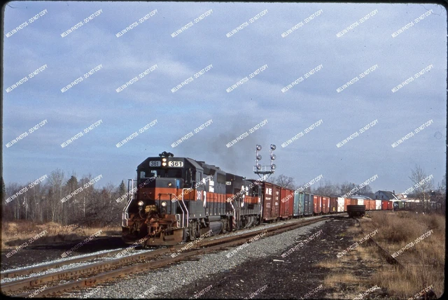 ORIG SLIDE Boston & Maine 361 GP39-2 action with MAPO Original Kodachrome sl