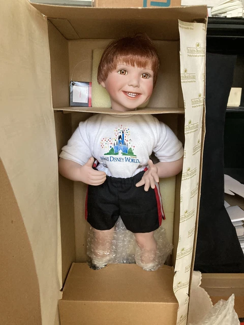 Doll Disney - Just Being Goofy - Ashton Drake Porcelain Doll Doll Disney - Just Being Goofy - Ashton Drake Porcelain Doll