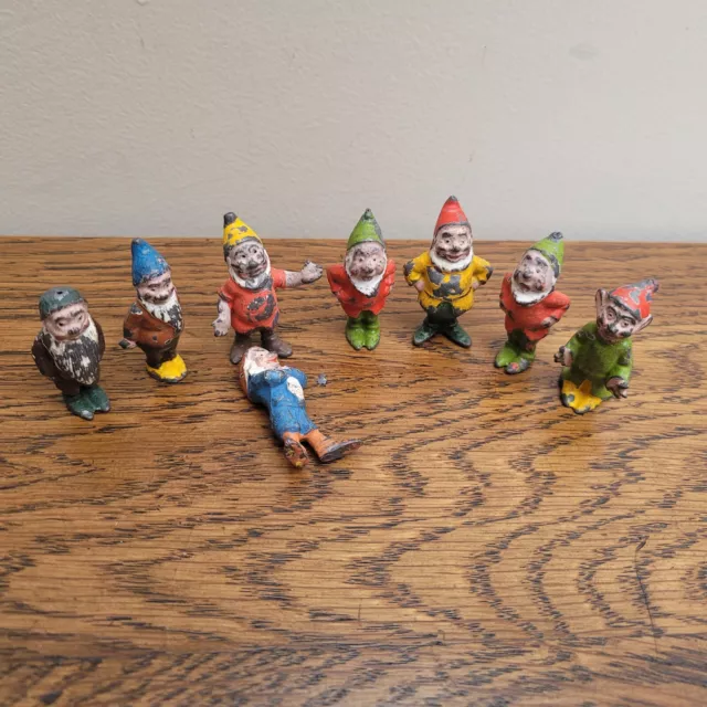 Vintage Britains Pre-War Lead Snow White 8 Dwarves (1 duplicate)