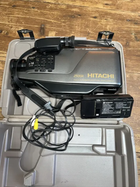 Hitachi VM-2500A VHS Video Camera Camcorder W Case