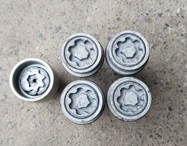 Wheel Bolts & Locks (16 4) Chrome For VW Amarok 10-22 On Aftermarket Wheels | Australia - View #12