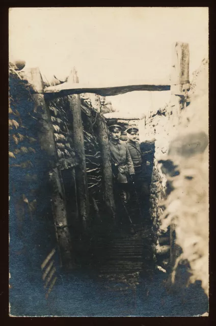 Foto AK - Soldaten im Schützengraben Frankreich wohl Priesterwald - 1.WK