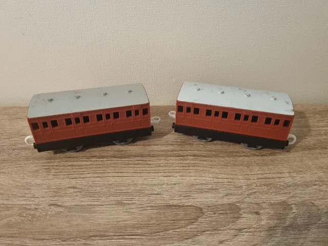 TOMY TRACKMASTER THOMAS the tank engine olivers coaches £7.99 - PicClick UK