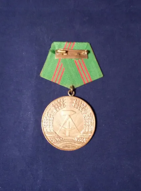 für treue Dienste  Deutsche Volkspolizei Bronze Stufe III DDR Orden Medaille 2