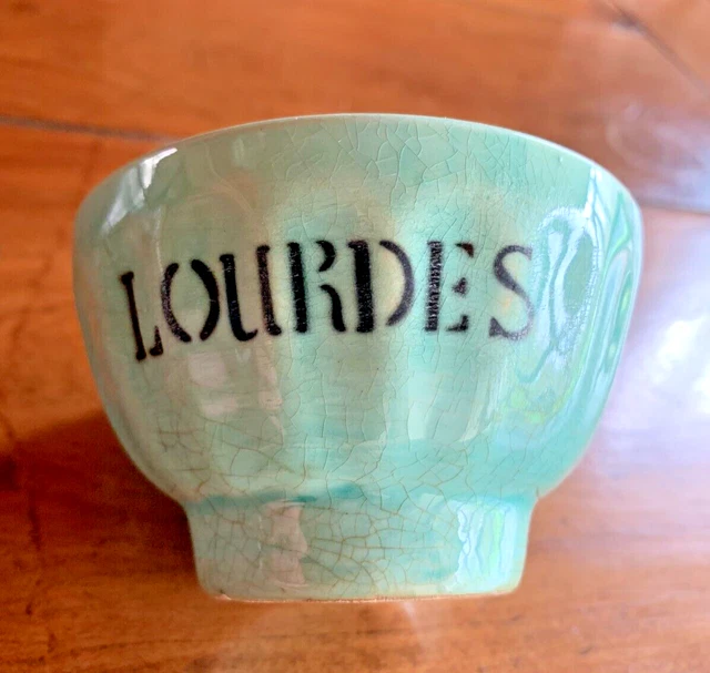 Ancien petit BOL à côtes sur piédouche faïence N.I vert foncé souvenir LOURDES