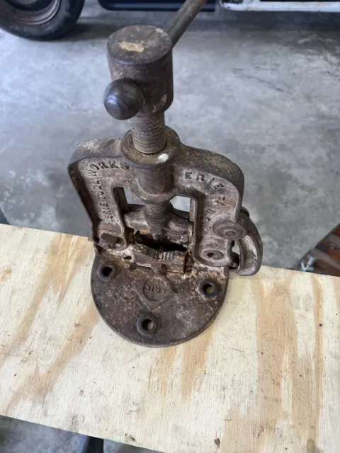 Antique Erie Tool Works No. 11-B Pipe Vise Turn Of Century Square Nut