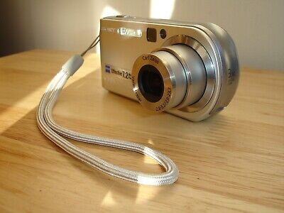 Sony Cyber-Shot DSC-P200 7.2MP Fotocamera Digitale-Argento-Boxed + Accessori